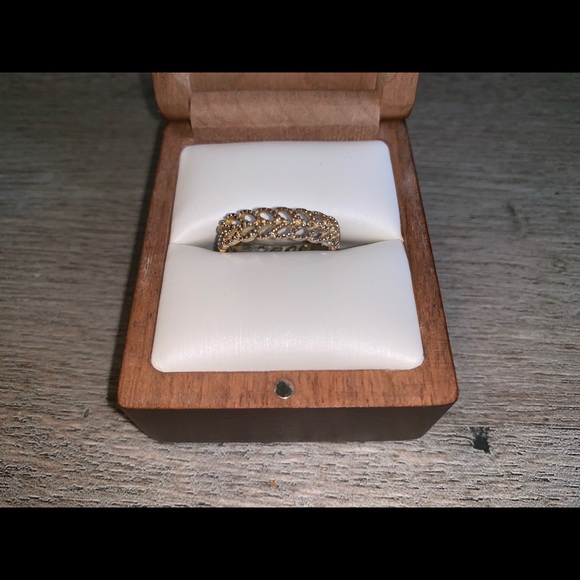 BOGO 💫Gorgeous Gold Ring💫 - Picture 1 of 3